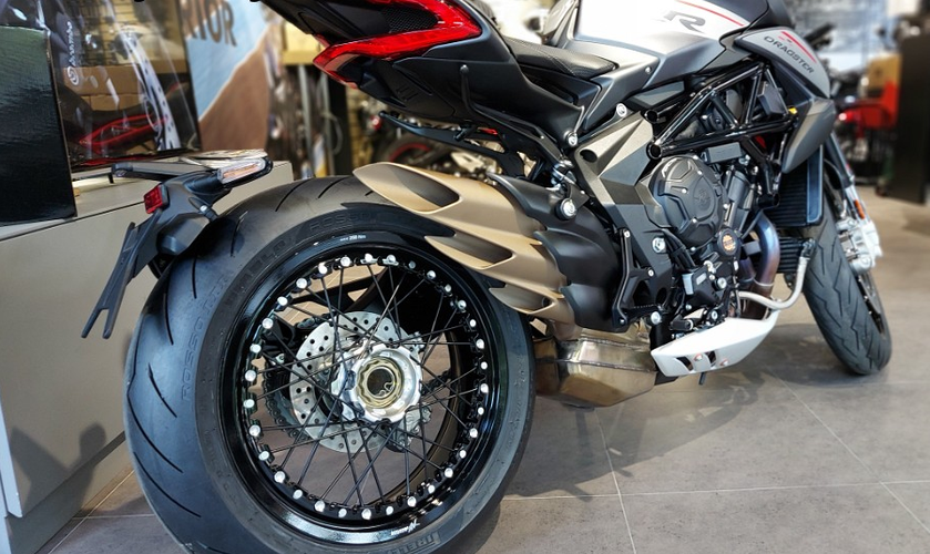 摩托车钢丝辐条轮毂与压铸整体轮毂的区别